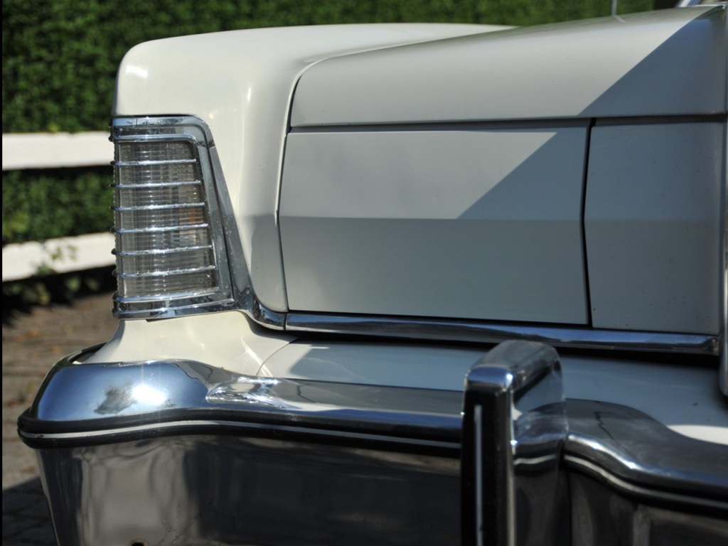 Lipstick and White 3