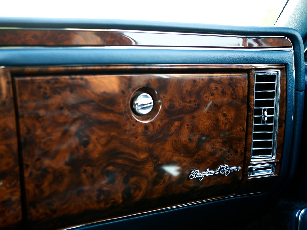 1990 Brougham d'Elegance interior 5