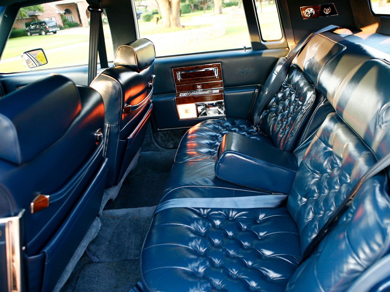 1990 Brougham d'Elegance interior 8