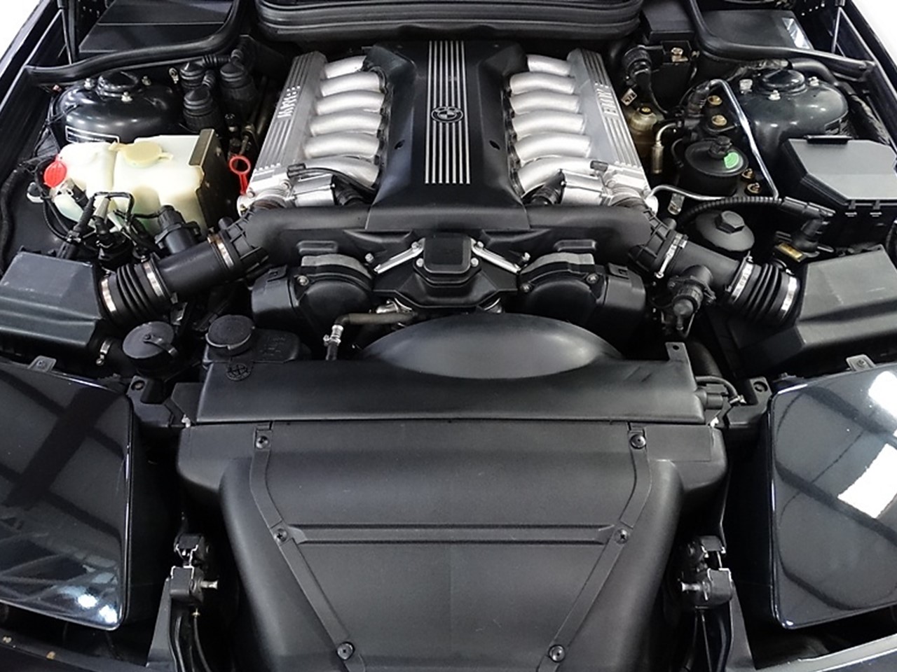 5.4 litre V12 2