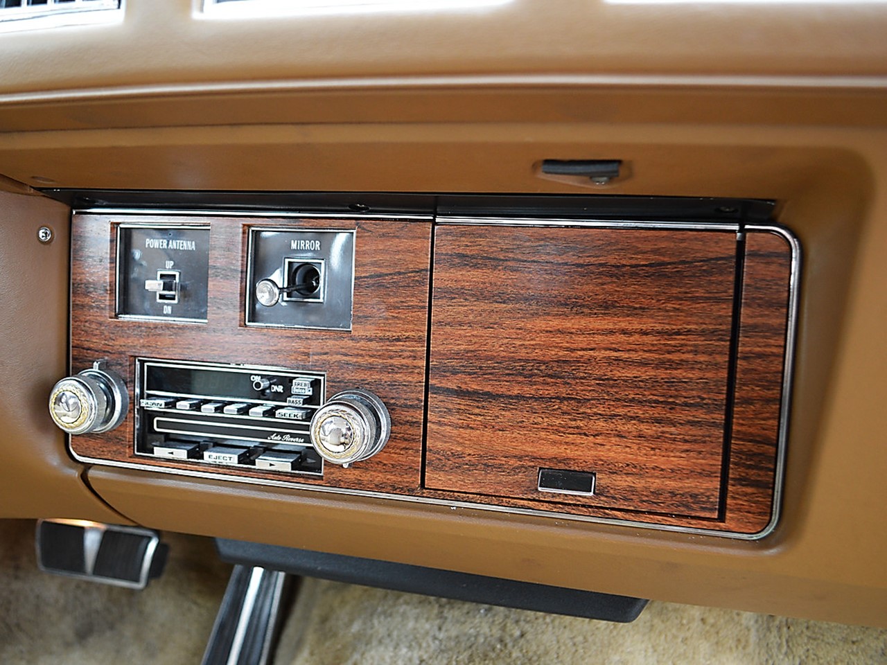 1976 Cadillac Seville 36