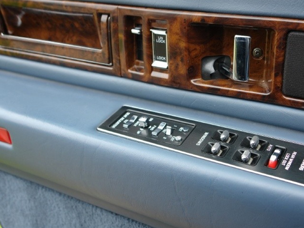 1994 Fleetwood Brougham 21