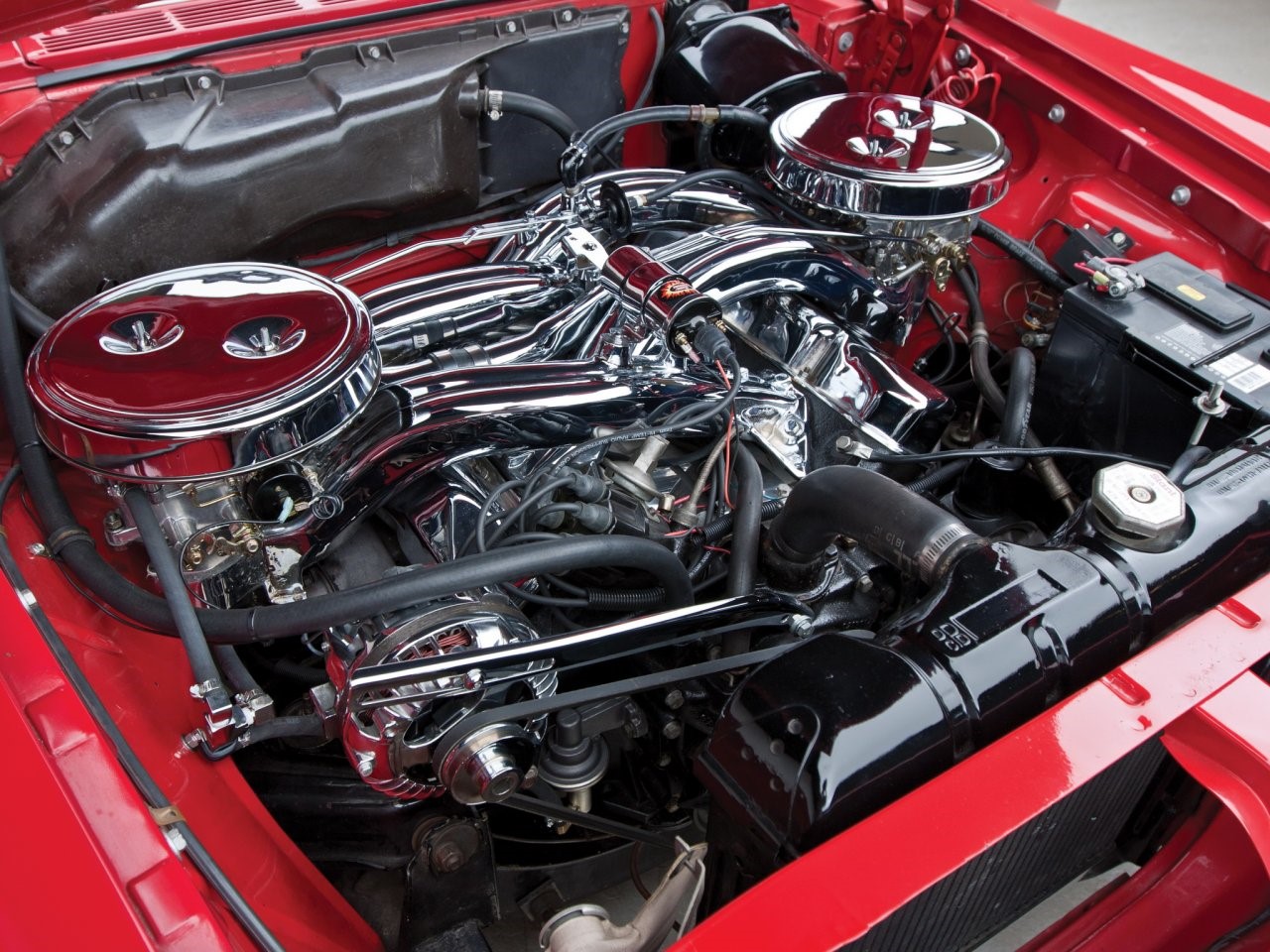 6.8 litre Wedge-head V8 4