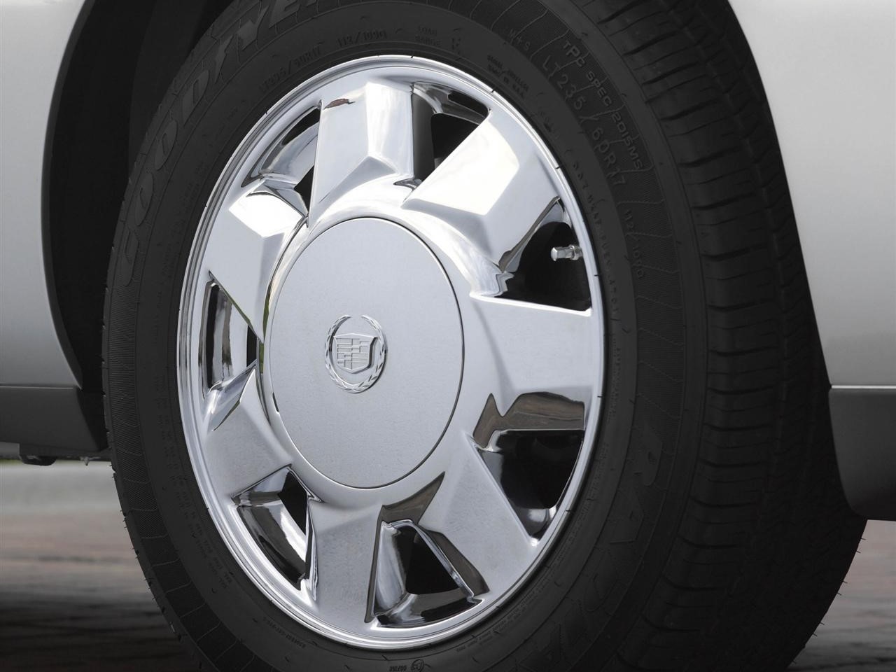 7-spoke aluminum wheels