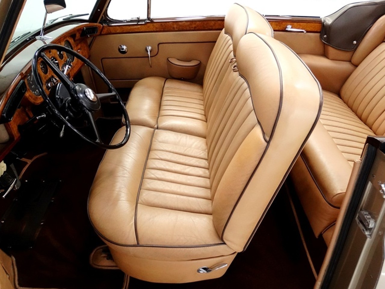 1962 Silver Cloud II HJ Mulliner 2