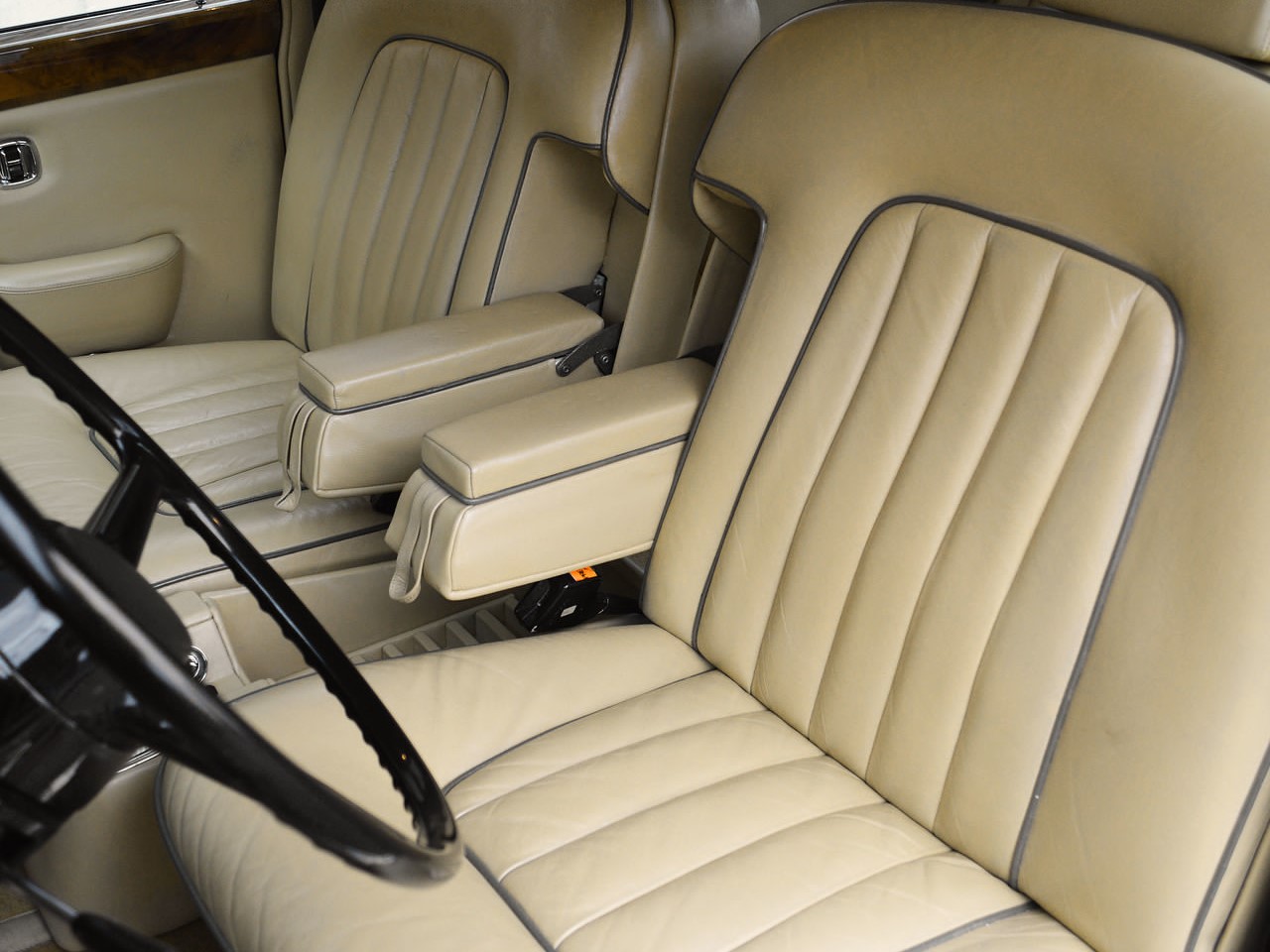 2078 Silver Wraith II Gold 11