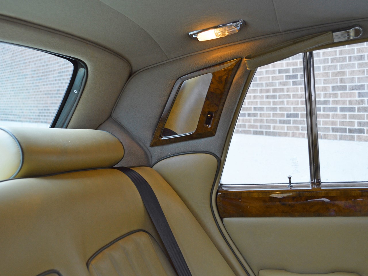 2078 Silver Wraith II Gold 16