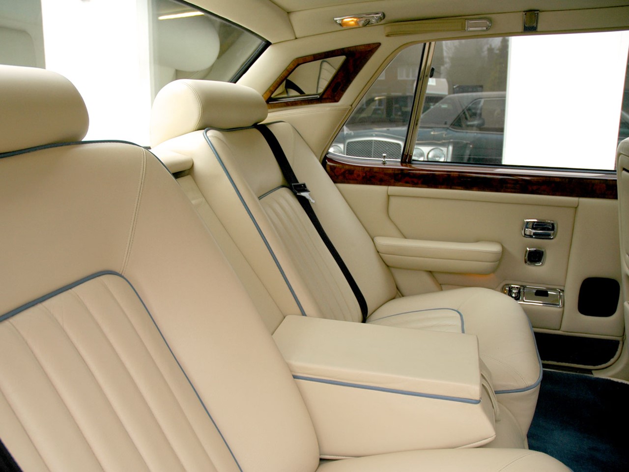 1989 Silver Spirit 4