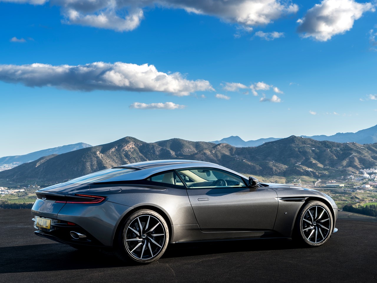 aston-martin-db11-17