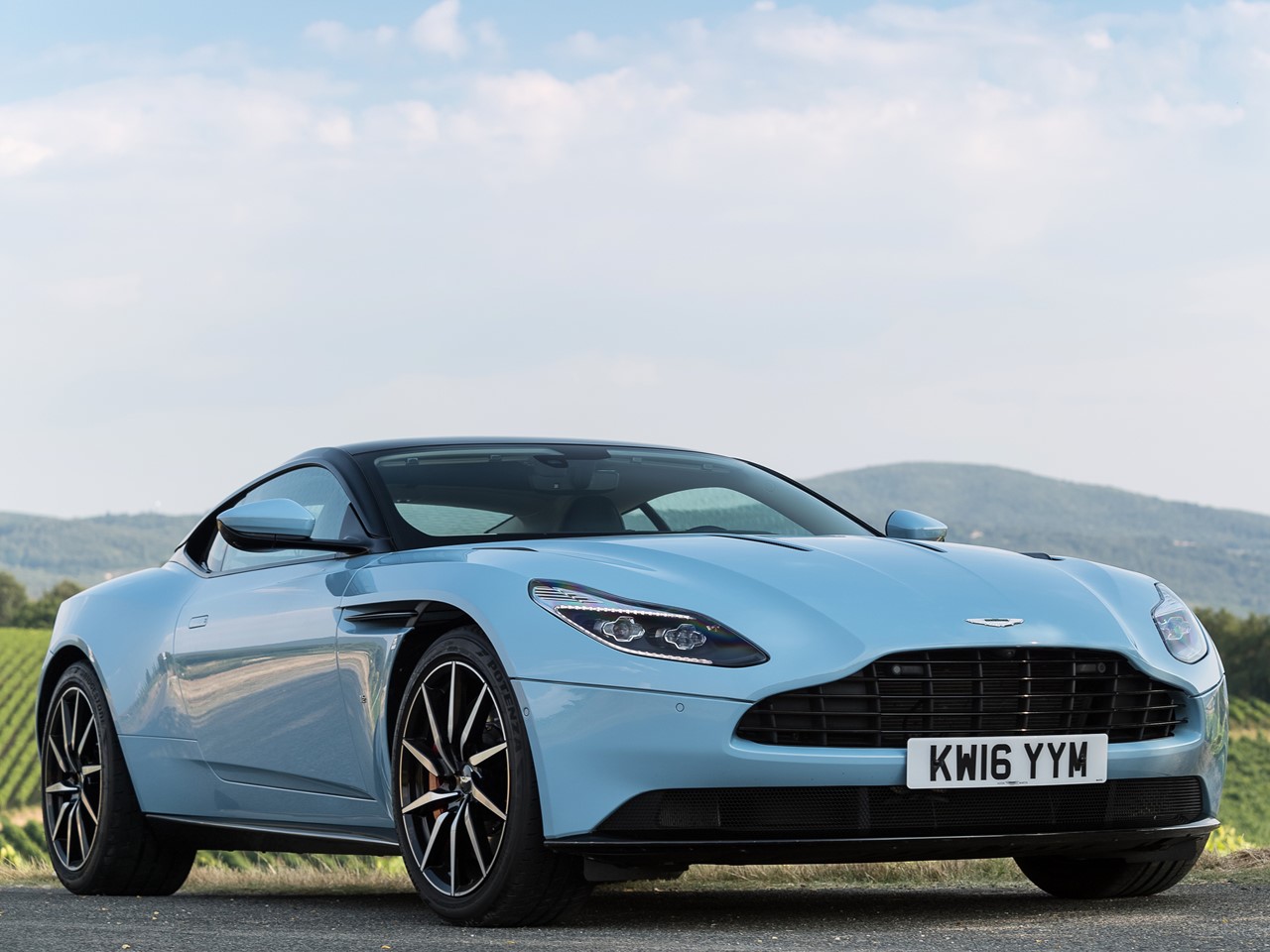 aston-martin-db11-2
