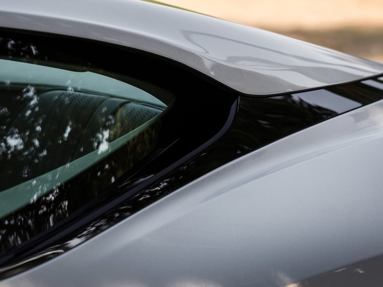 aston-martin-db11-27