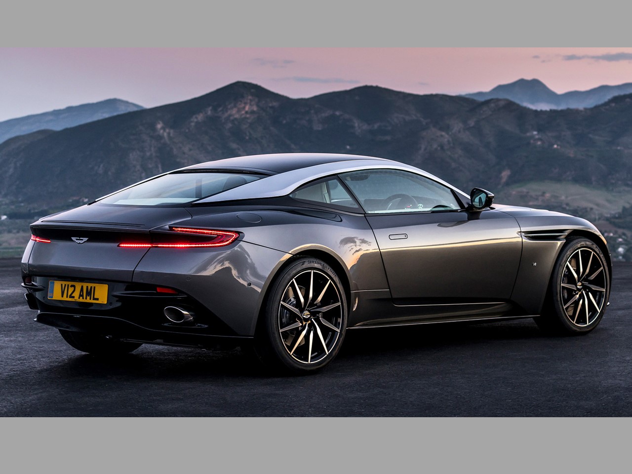 aston-martin-db11-35