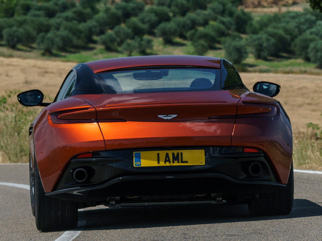 aston-martin-db11-43