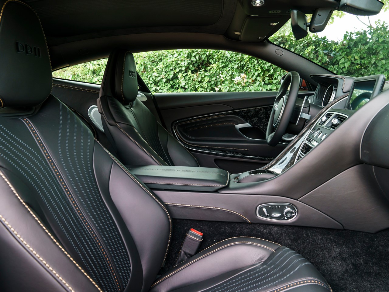 aston-martin-db11-44