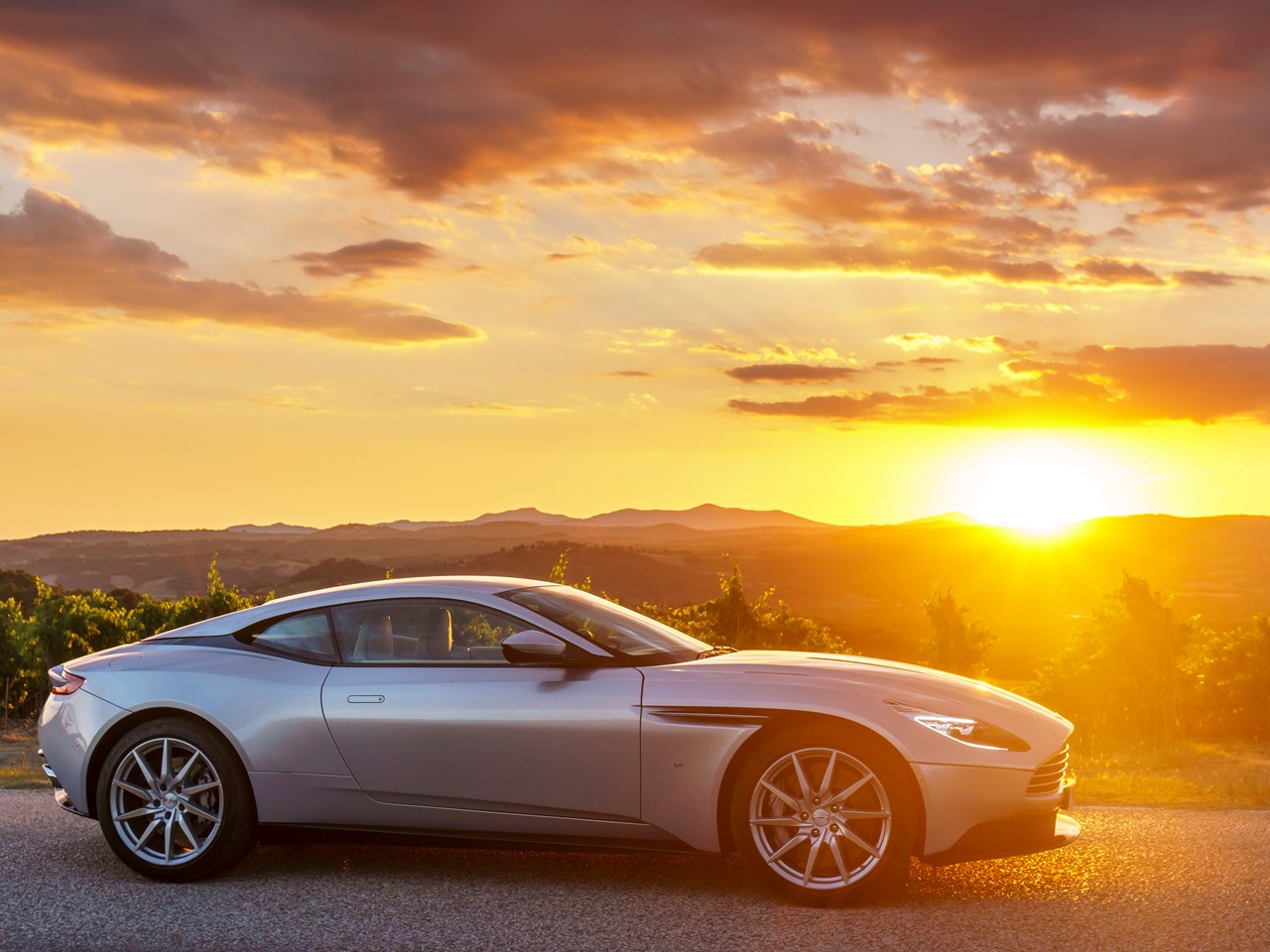 aston-martin-db11-53