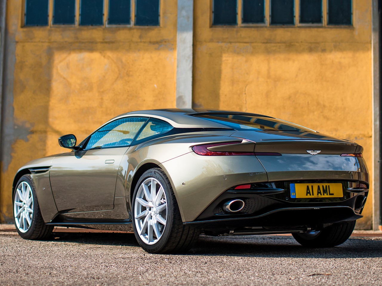 aston-martin-db11-55